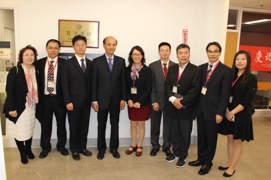 罗林泉总领事与www.优德88.cpm
代表团、孔院院长合影留念.JPG